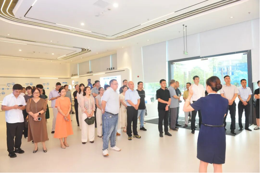 【协会动态】成都市机械行业协会举办 “走进611·青羊飞行器创新协同中心暨企业三年十倍高质量增长专题交流活动”在青羊区成功举办